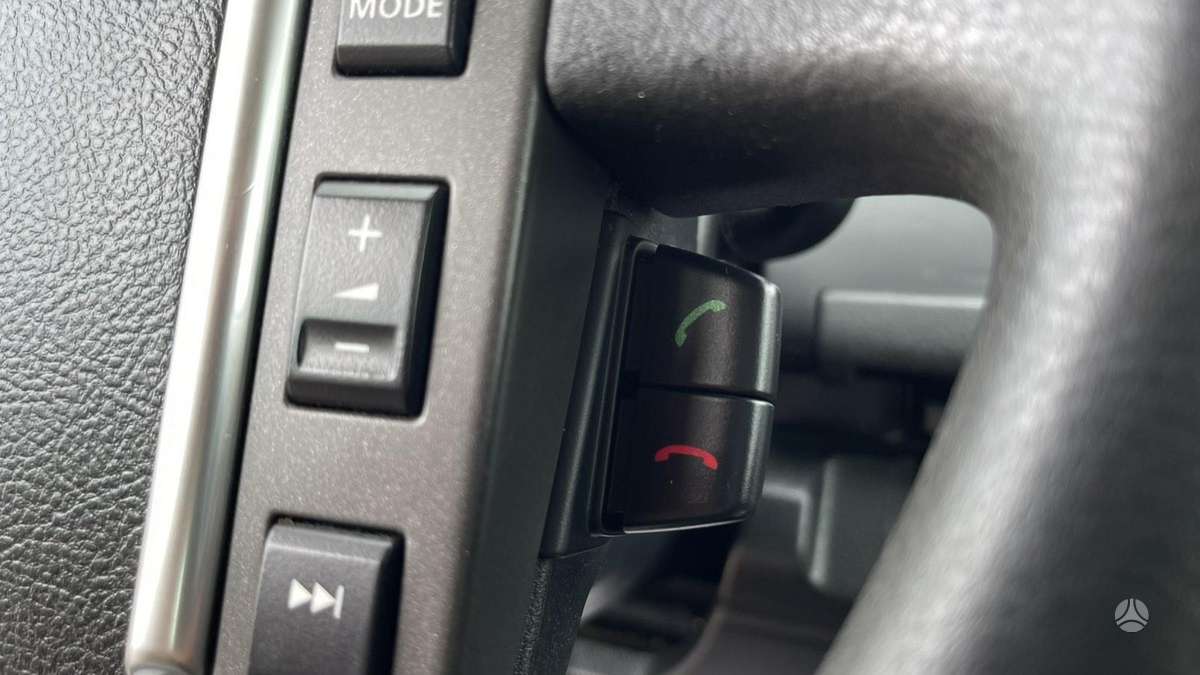 Land Rover 2010 — photo 28