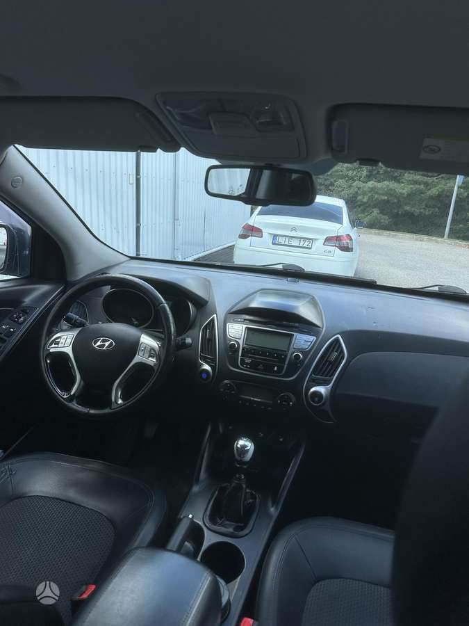 Hyundai ix35 2010 — photo 9
