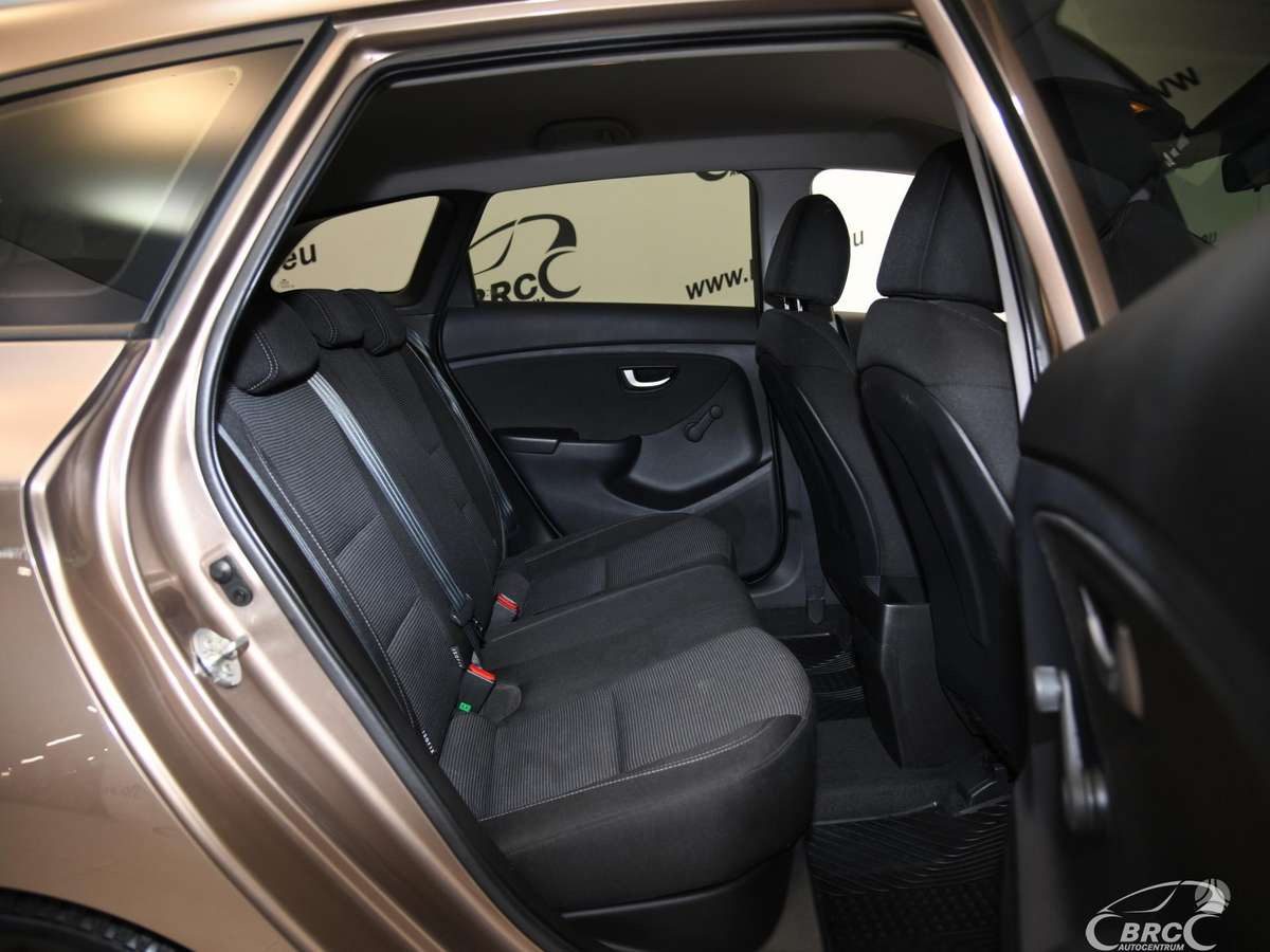 Hyundai i30 2012 — photo 11