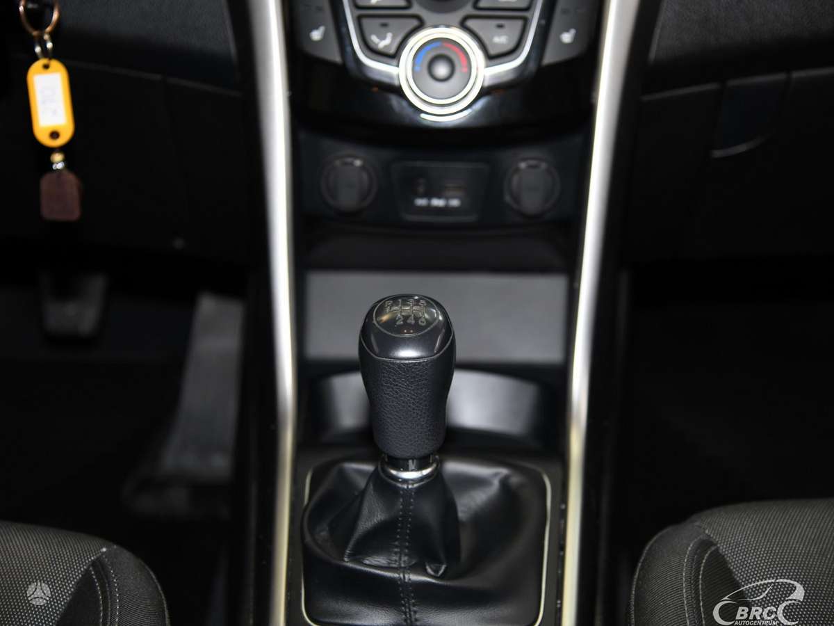 Hyundai i30 2012 — photo 19