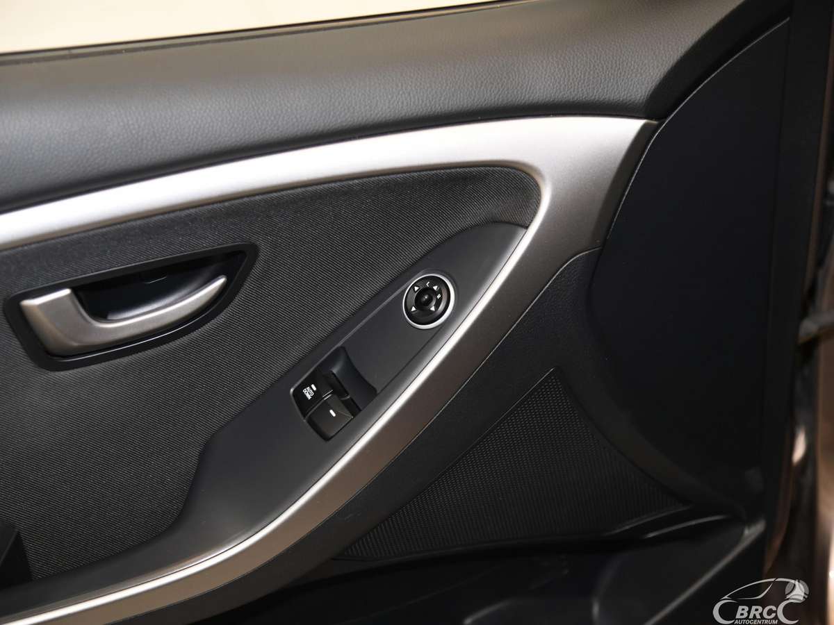 Hyundai i30 2012 — photo 21
