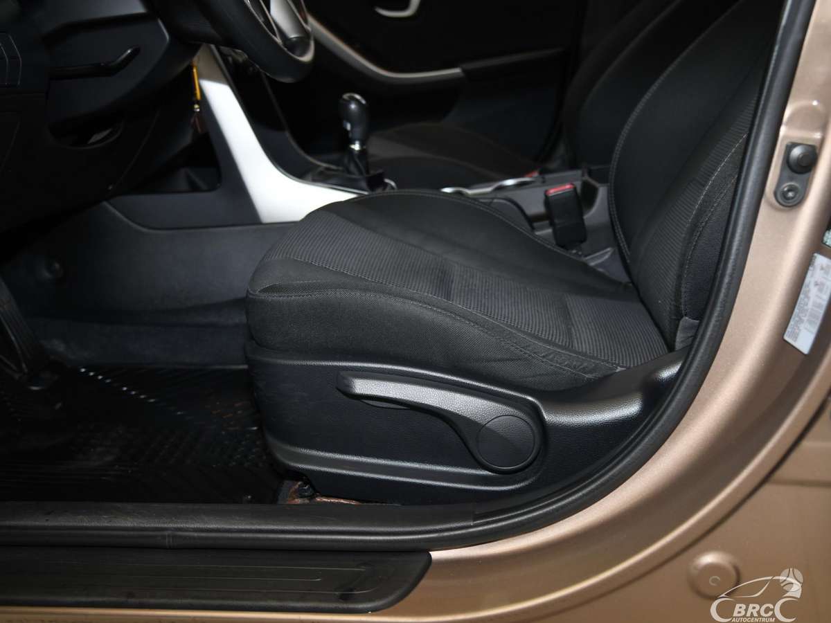Hyundai i30 2012 — photo 23