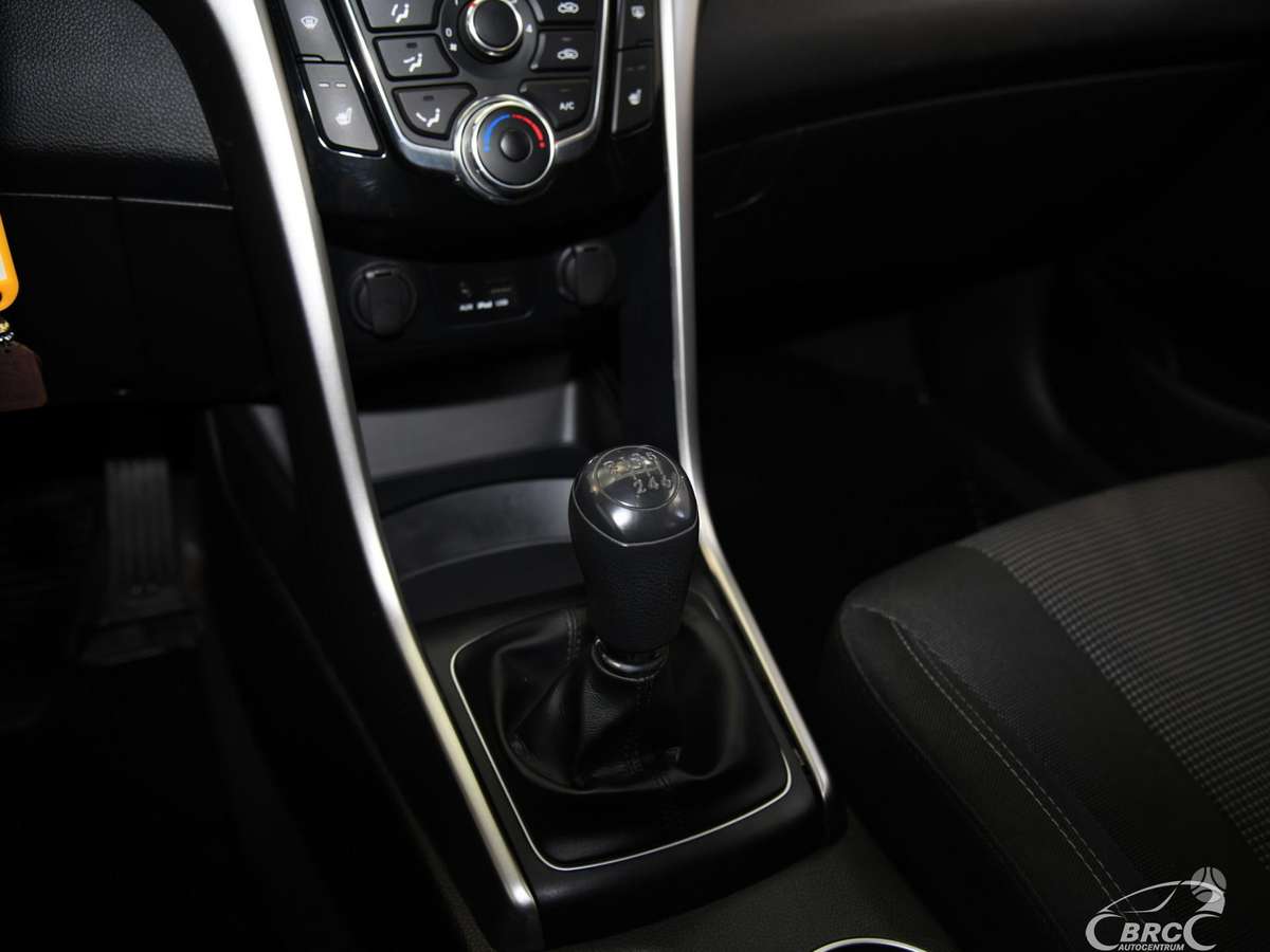 Hyundai i30 2012 — photo 26