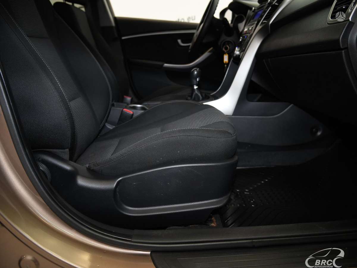 Hyundai i30 2012 — photo 8