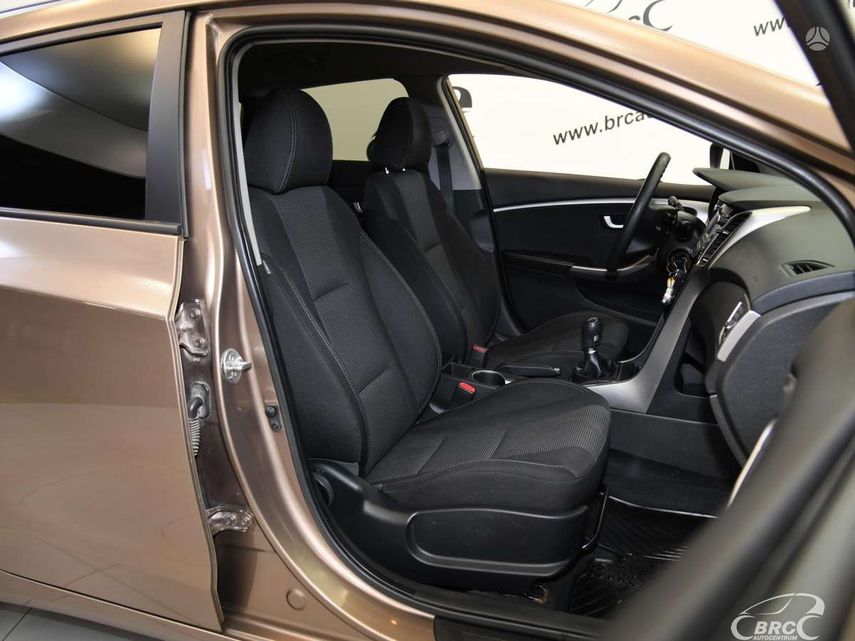 Hyundai i30 2012 — photo 9