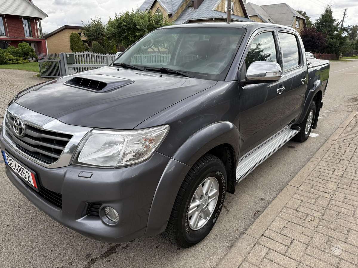 Toyota Hilux 2012 — вигляд ззаду