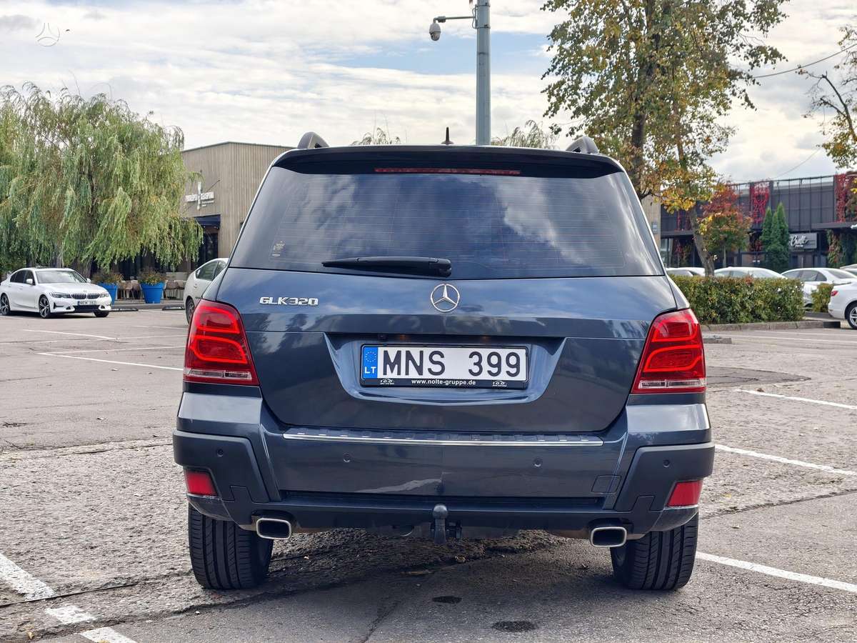 Mercedes-Benz GLK320 2008 — двигун 2987 cm³, 224 HP (165kW)