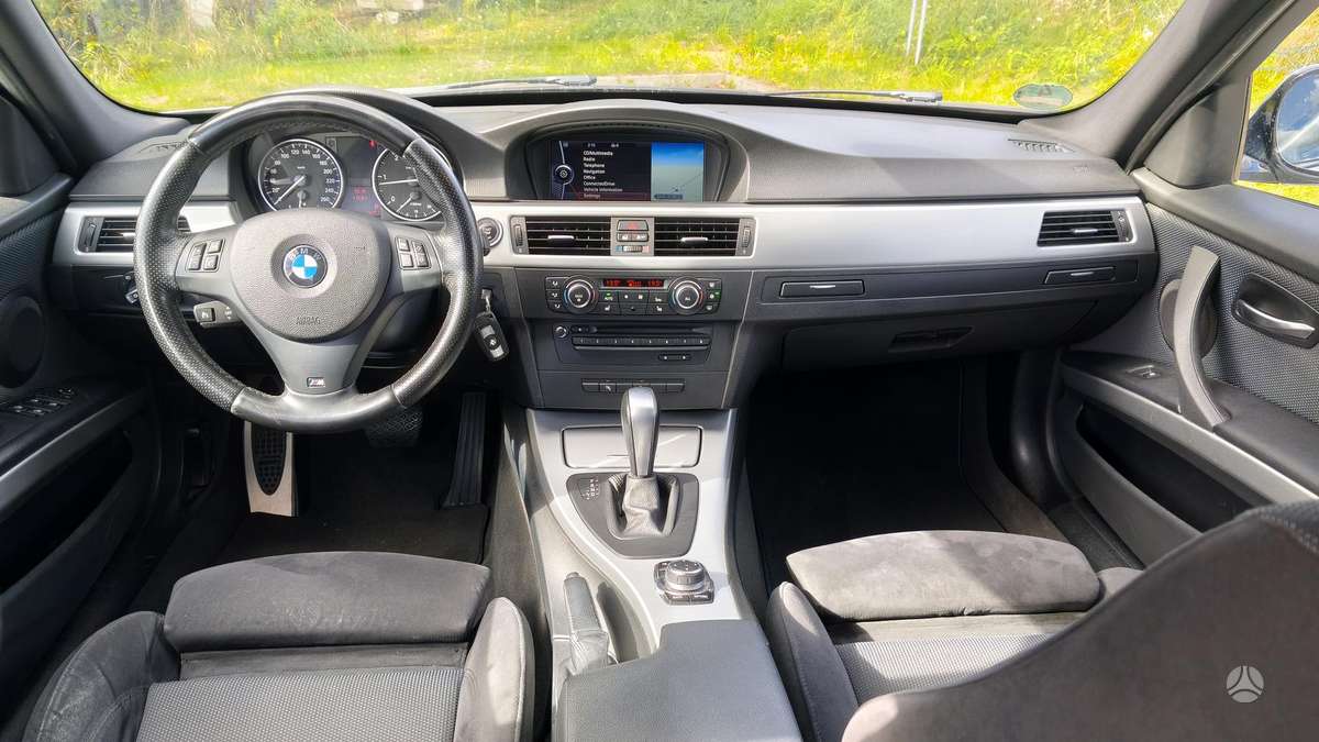 BMW 320 2011 — photo 12