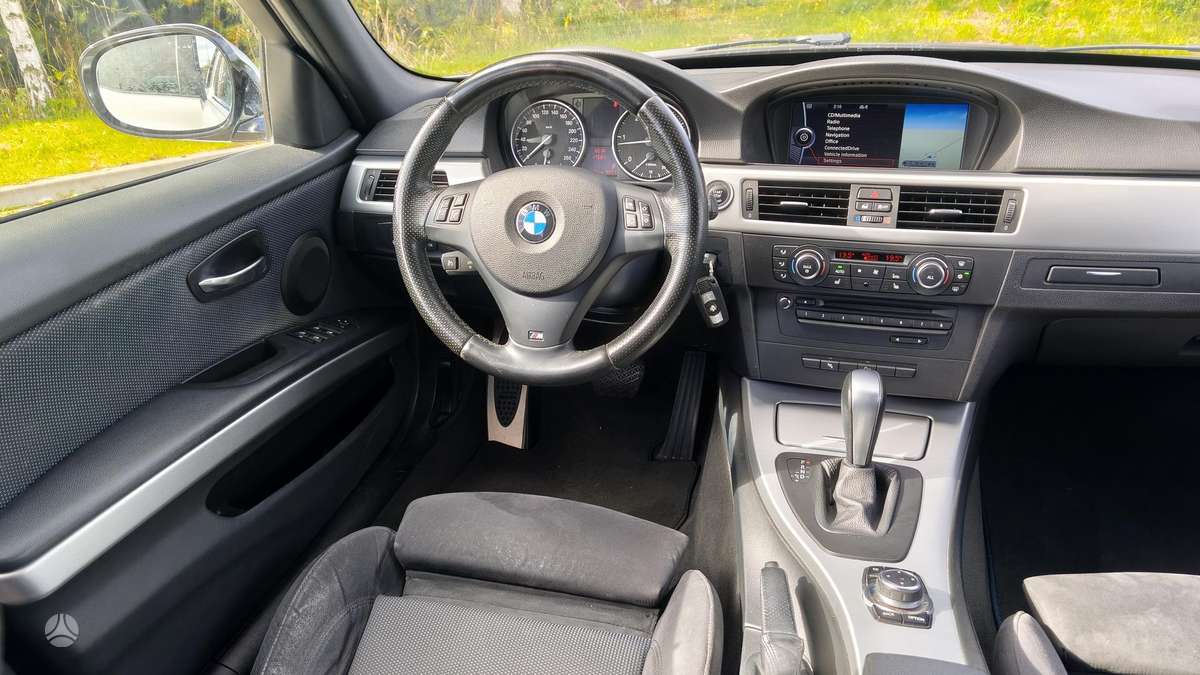 BMW 320 2011 — photo 14