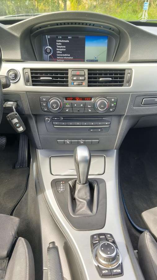 BMW 320 2011 — photo 16