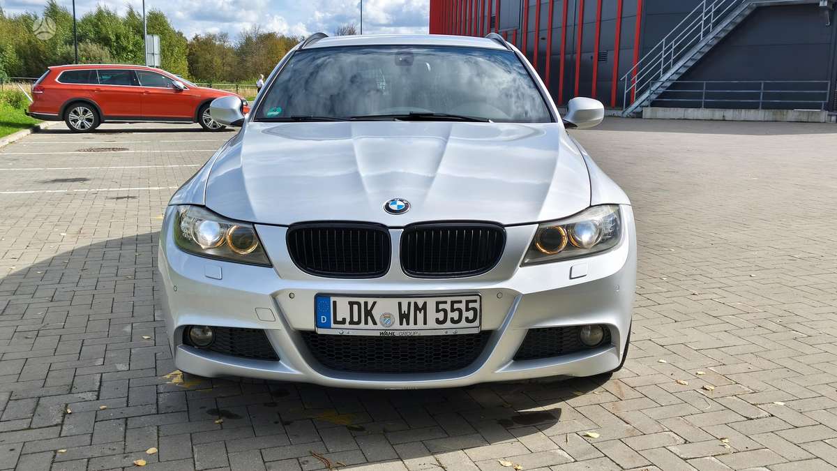 BMW 320 2011 — rear view