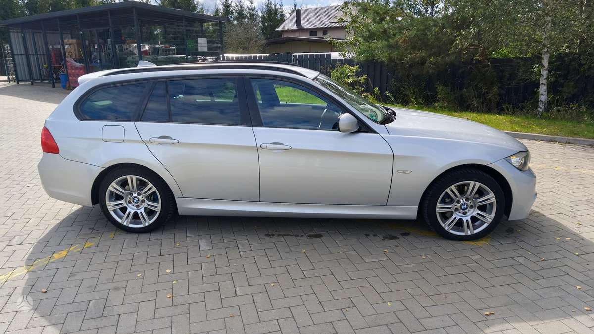 BMW 320 2011 — engine 1995 cm³, 184 HP (135kW)