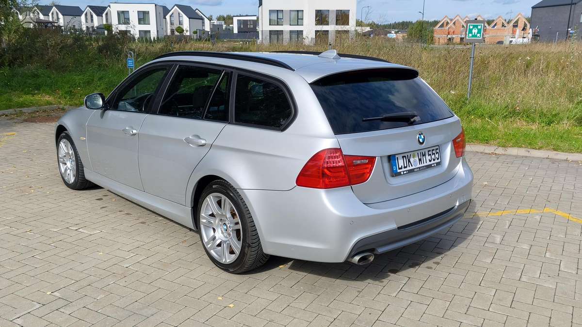 BMW 320 2011 — photo 7