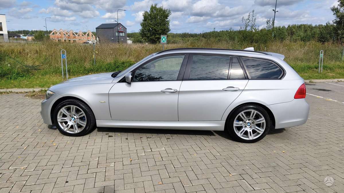 BMW 320 2011 — photo 8
