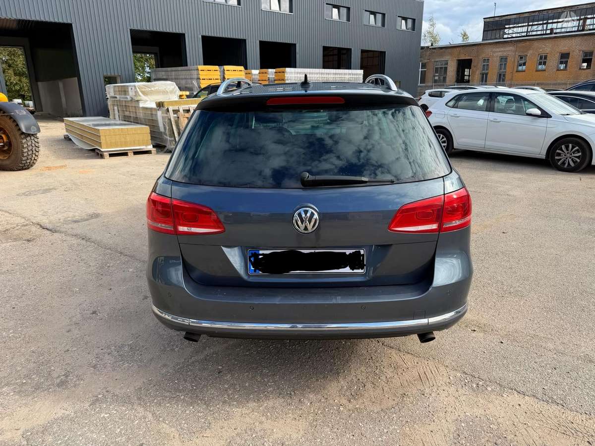 Volkswagen Passat 2012 — салон