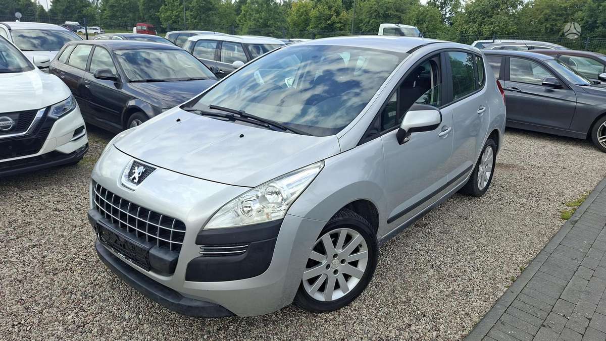 Peugeot 3008 2011 — rear view