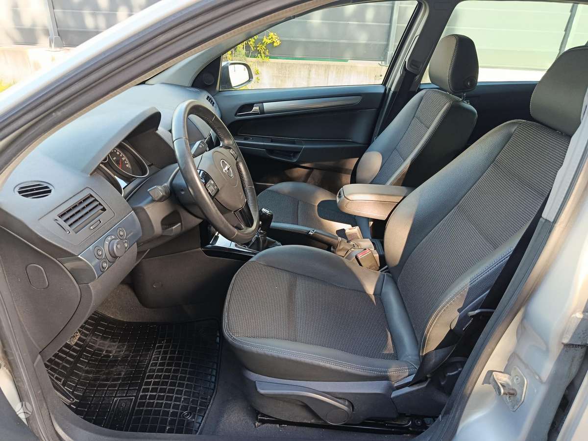 Opel Astra 2008 — photo 10