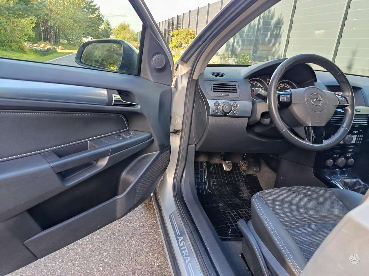 Opel Astra 2008 — photo 11