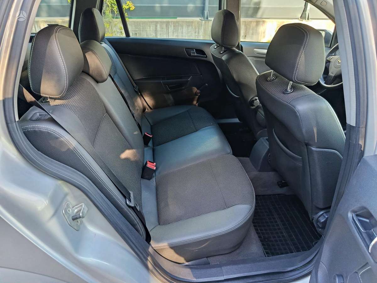 Opel Astra 2008 — photo 14