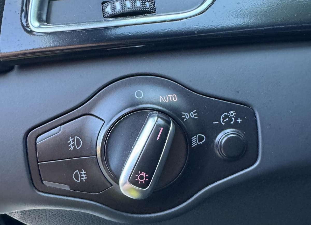 Audi A4 2010 — photo 17