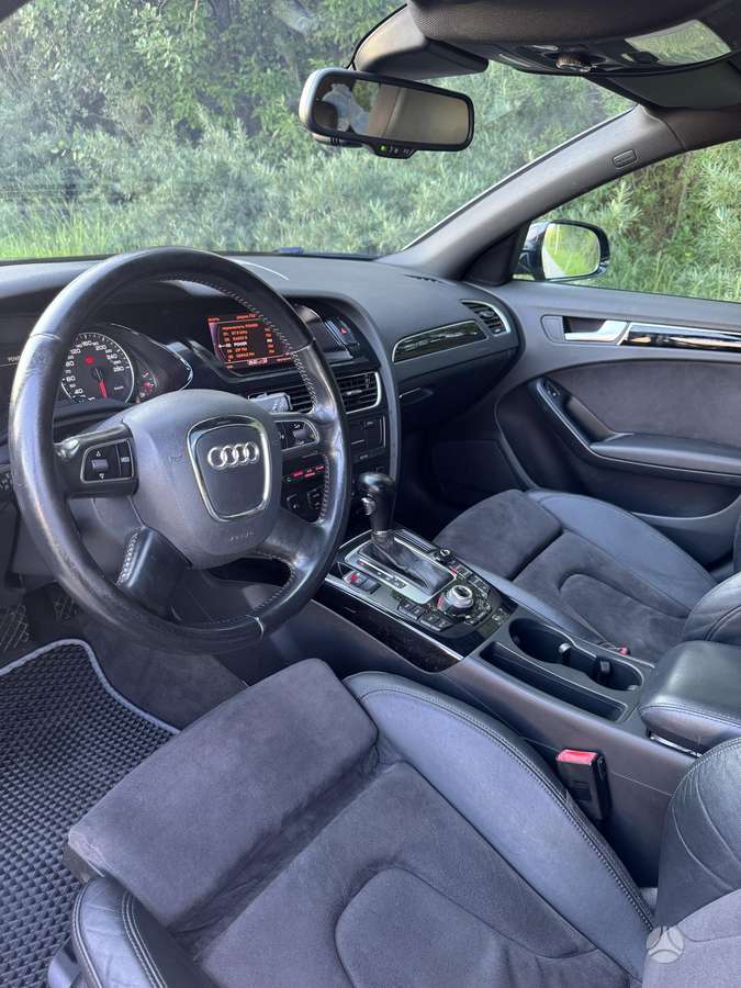 Audi A4 2010 — photo 7