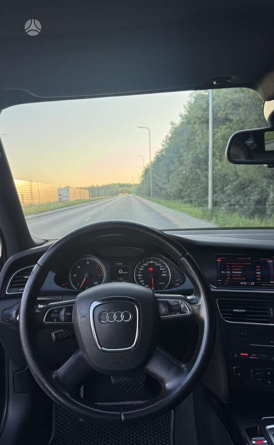 Audi A4 2010 — photo 8
