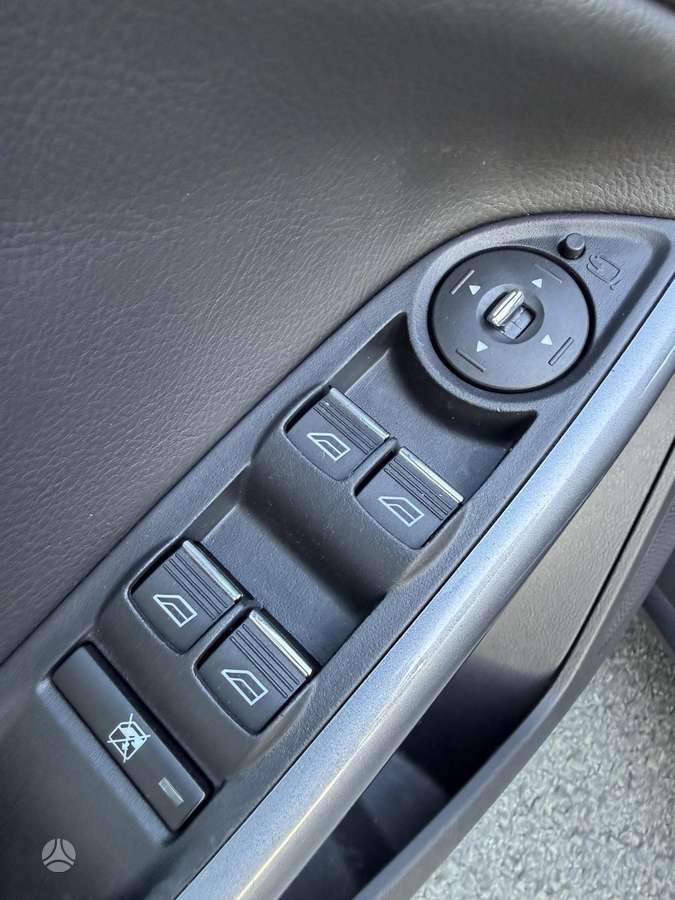 Ford Focus 2011 — фото 11