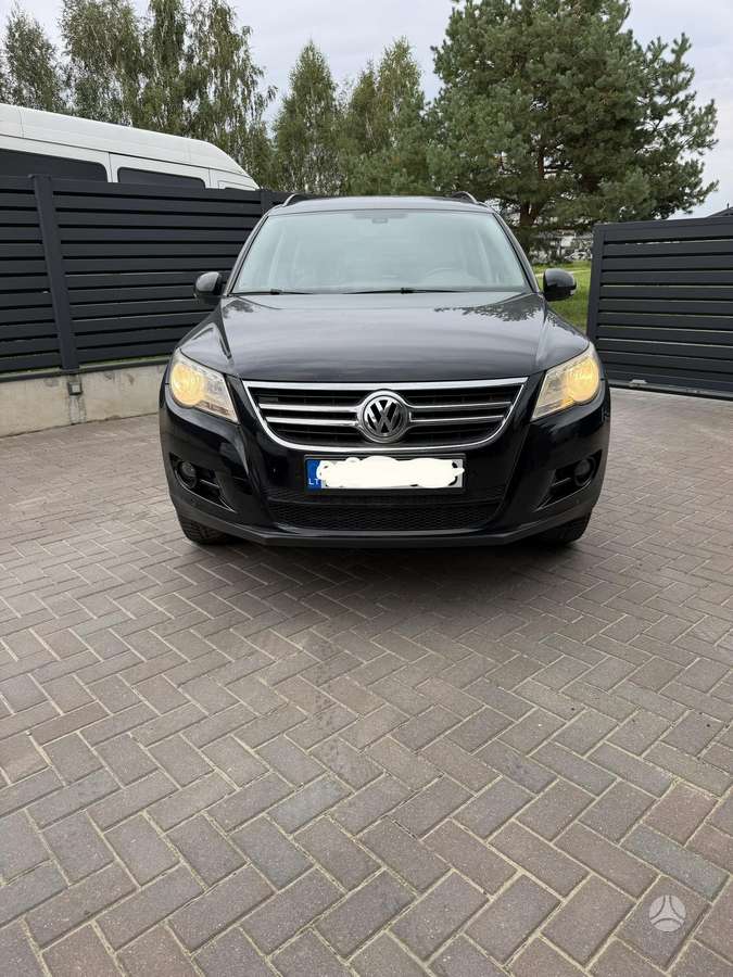 Volkswagen Tiguan 2009 — rear view