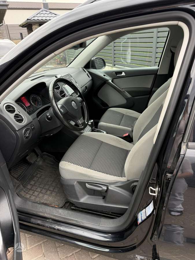 Volkswagen Tiguan 2009 — interior