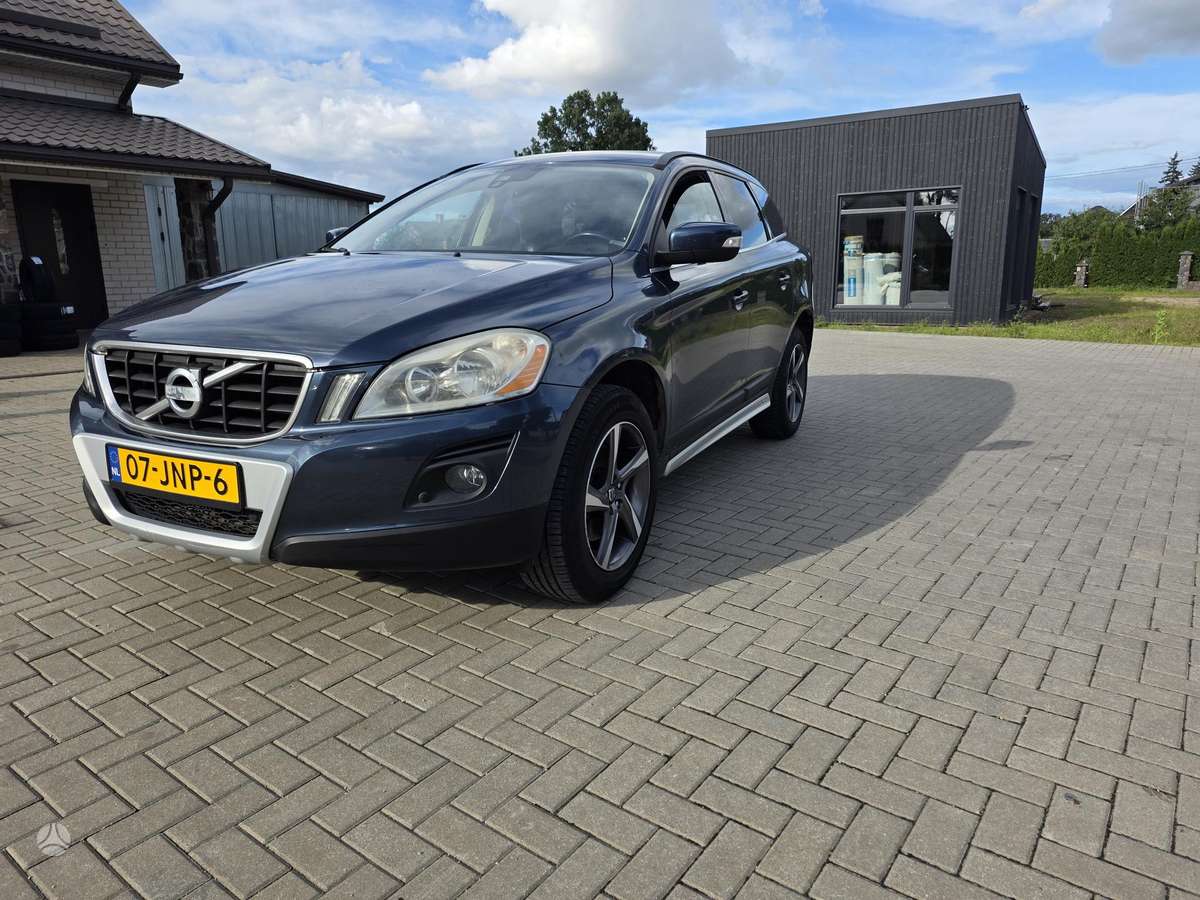 Volvo XC60 2009 — салон