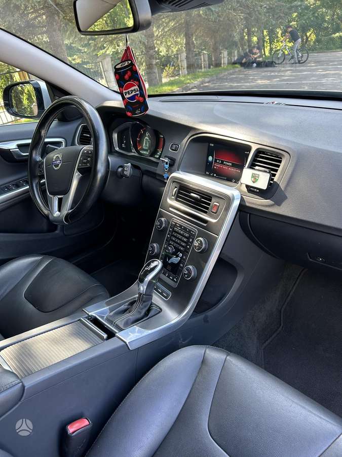 Volvo V60 2014 — photo 10