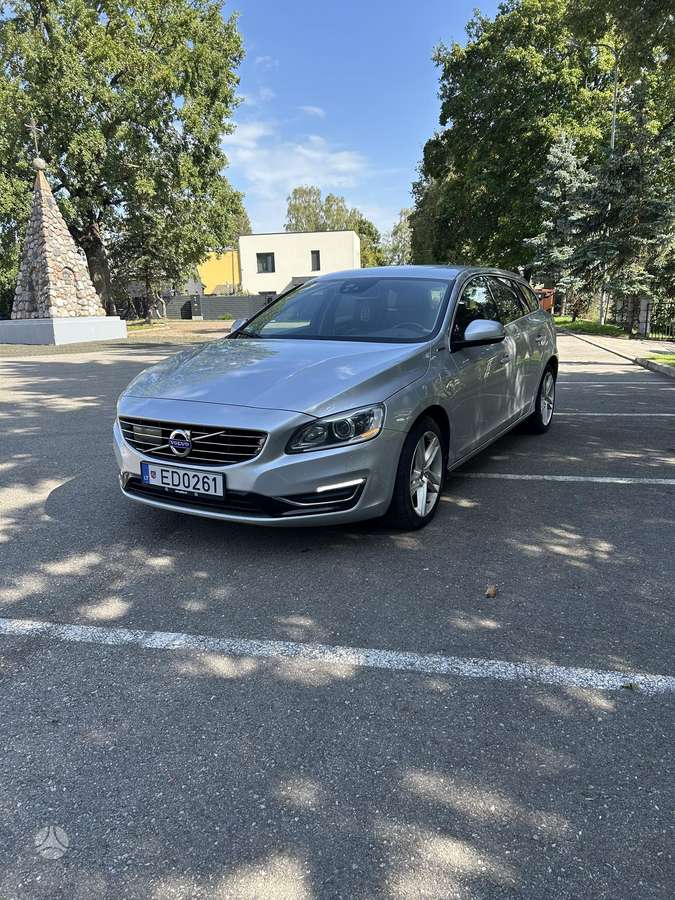Volvo V60 2014 — interior