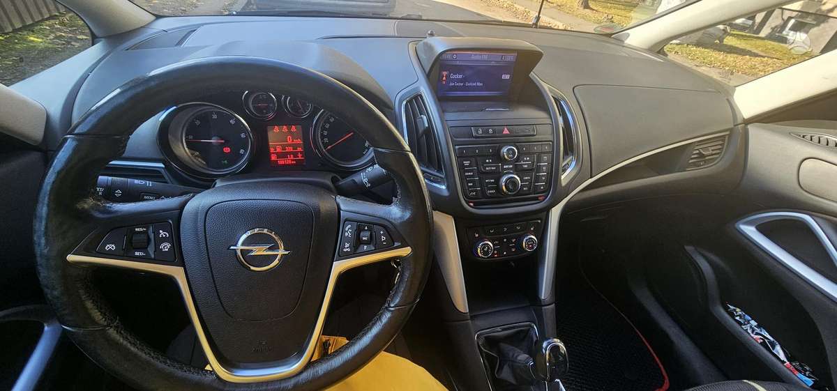 Opel Zafira 2013 — photo 5