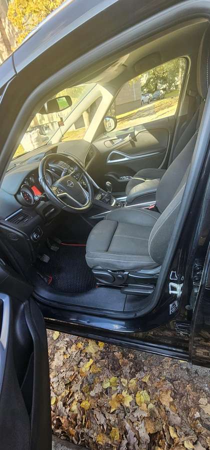 Opel Zafira 2013 — photo 6