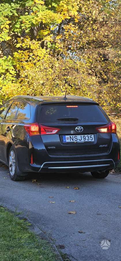 Toyota Auris 2014 — interior