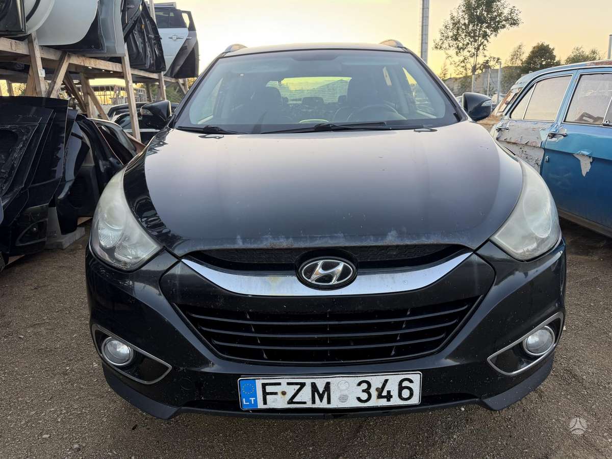 Hyundai ix35 2012 — rear view
