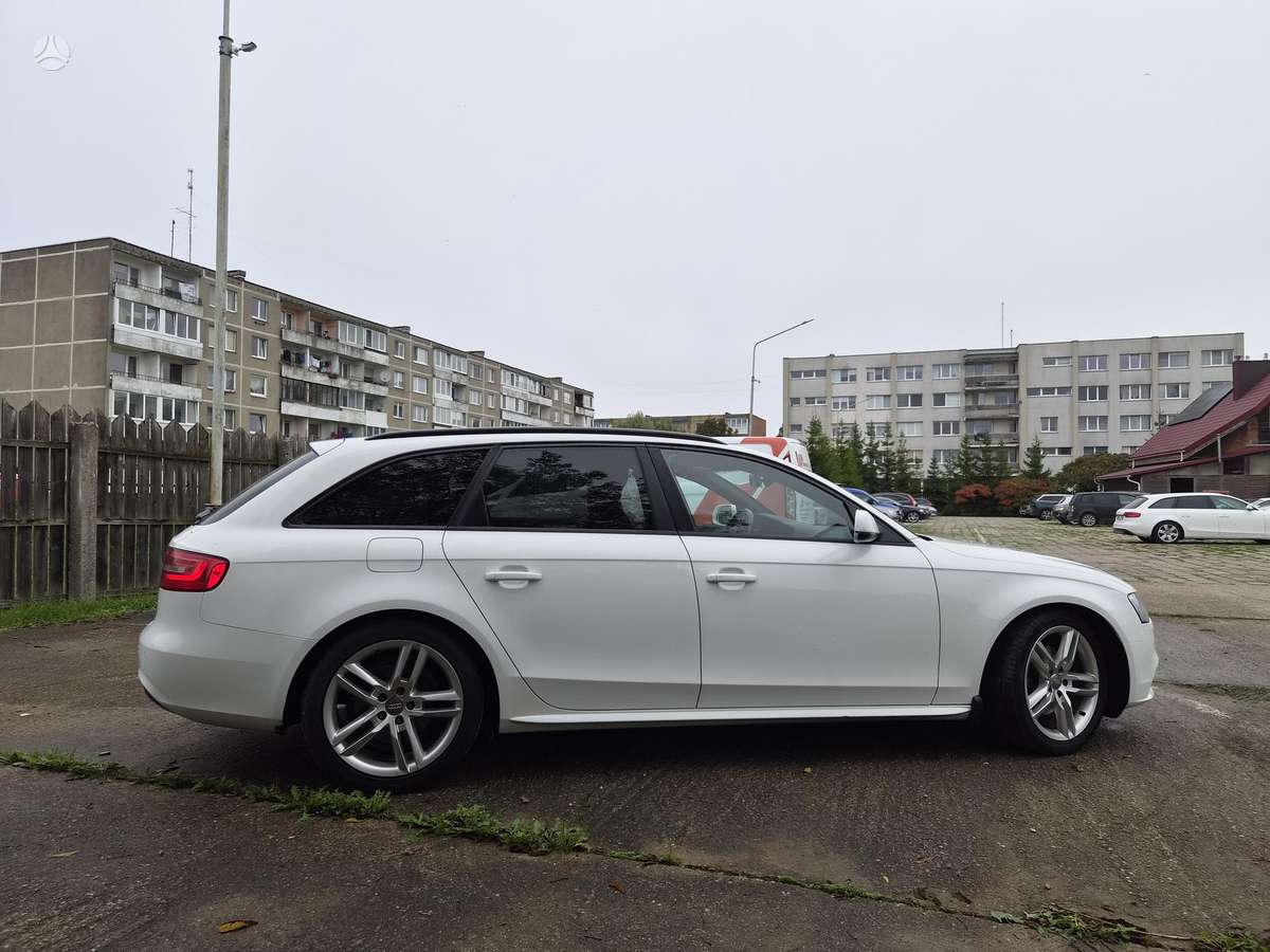 Audi A4 2013 — вигляд ззаду