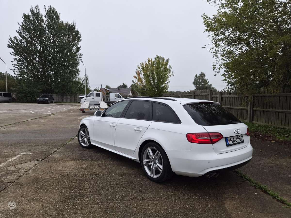 Audi A4 2013 — салон