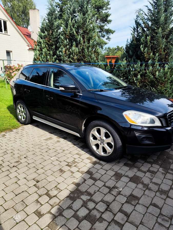 Volvo XC60 2010 — rear view