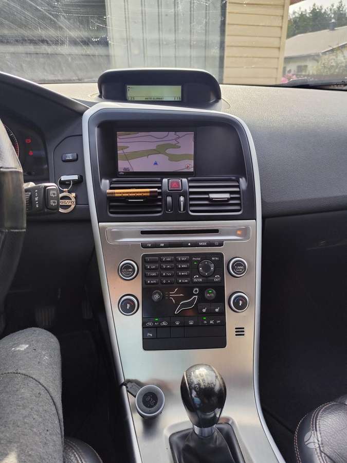 Volvo XC60 2010 — photo 6