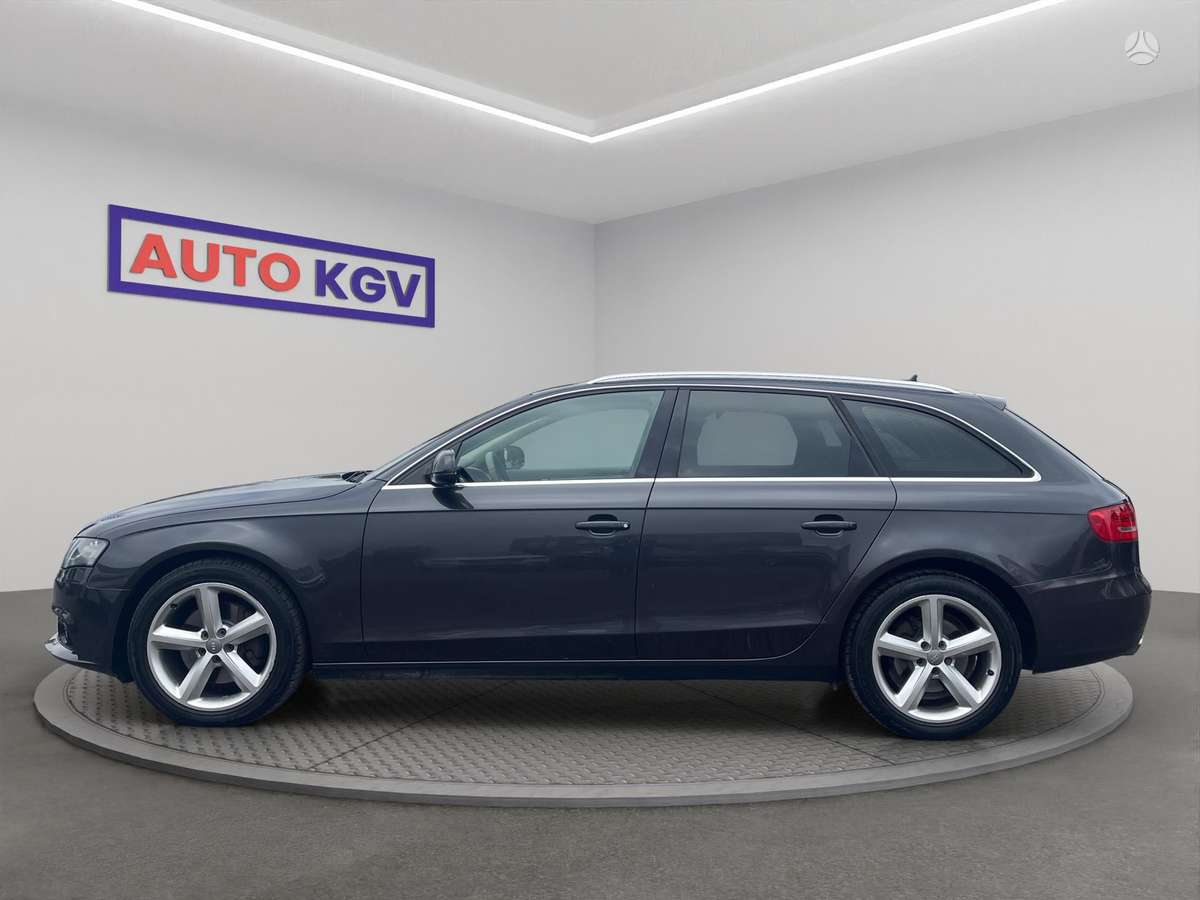 Audi A4 2010 — вигляд ззаду