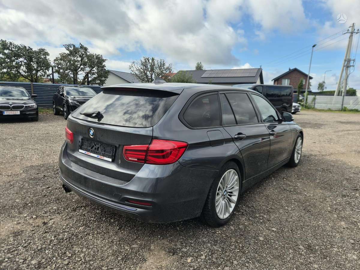 BMW 320 2015 — rear view