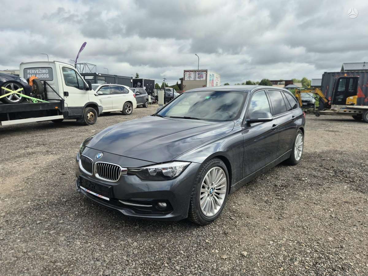BMW 320 2015 — interior