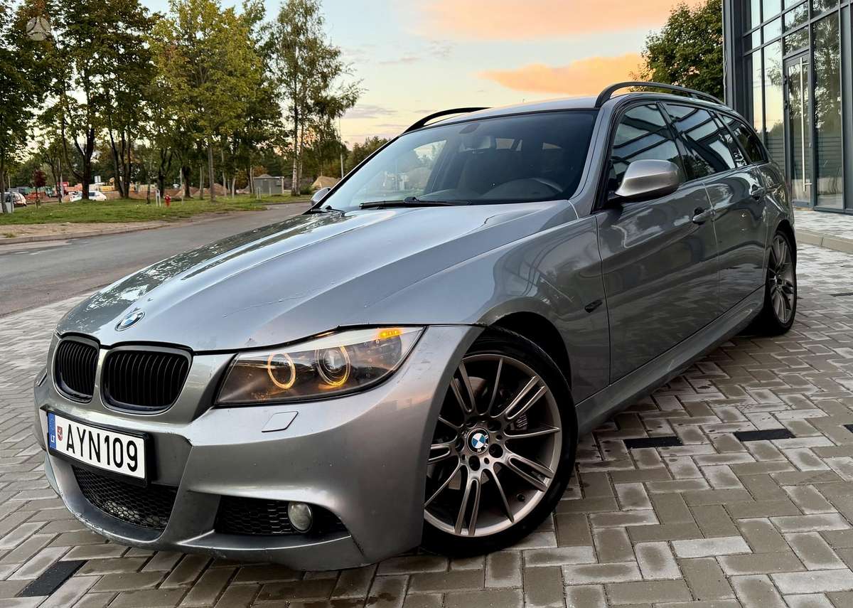 BMW 325 2008 — вигляд ззаду