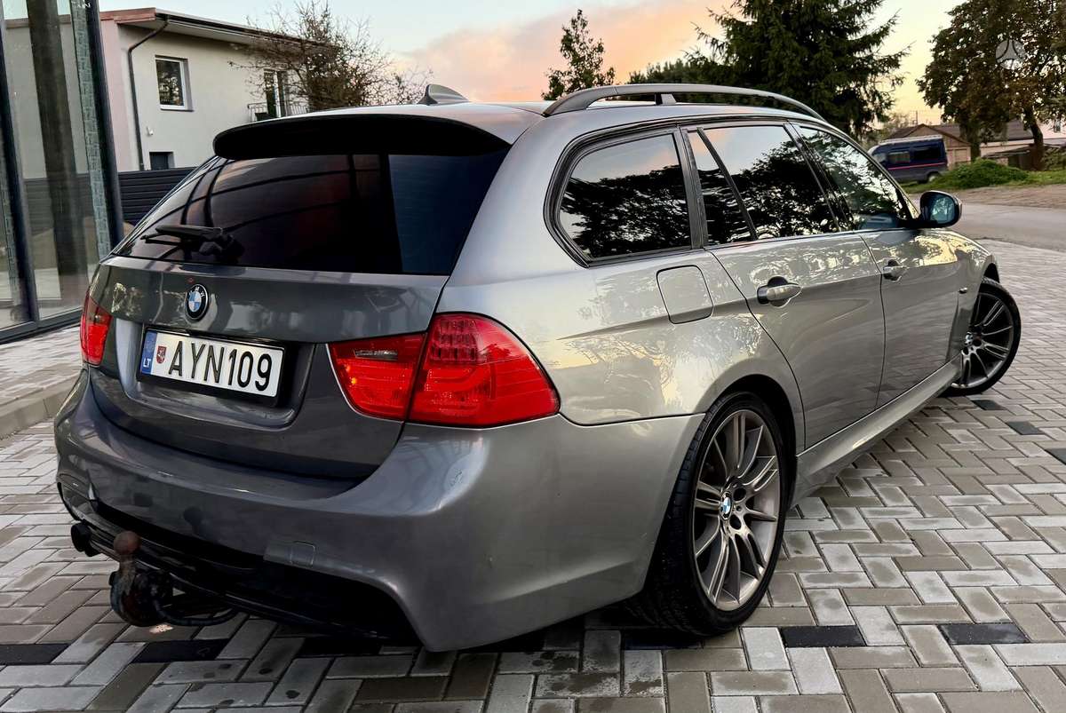 BMW 325 2008 — салон