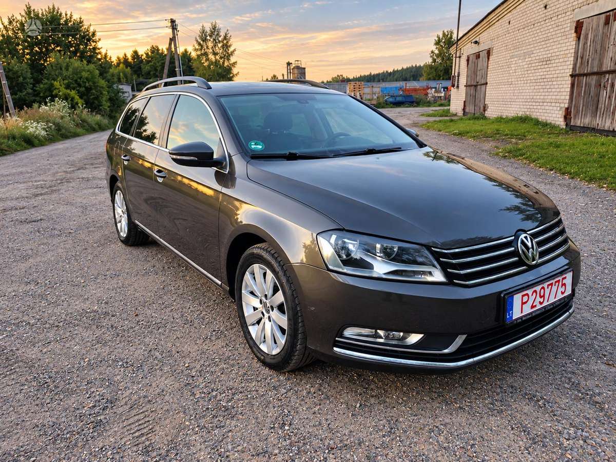 Volkswagen Passat 2014 — rear view