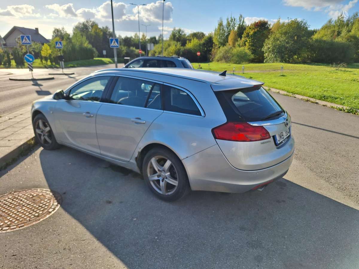 Opel Insignia 2009 — engine 1598 cm³, 179 HP (132kW)