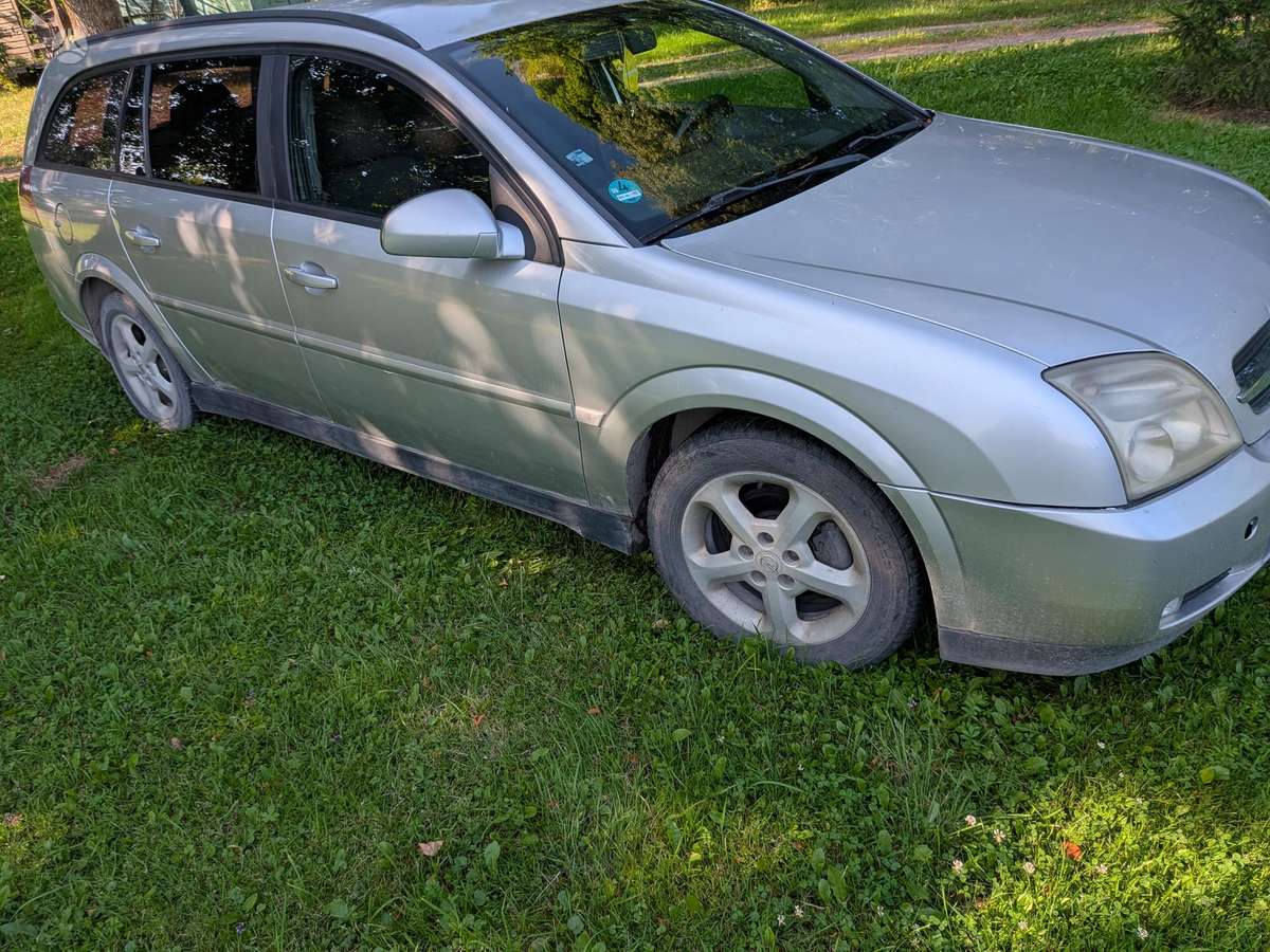 Opel Vectra 2004 — салон