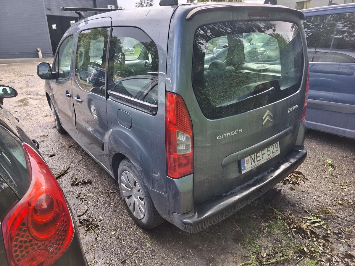 Citroen Berlingo 2013 — rear view