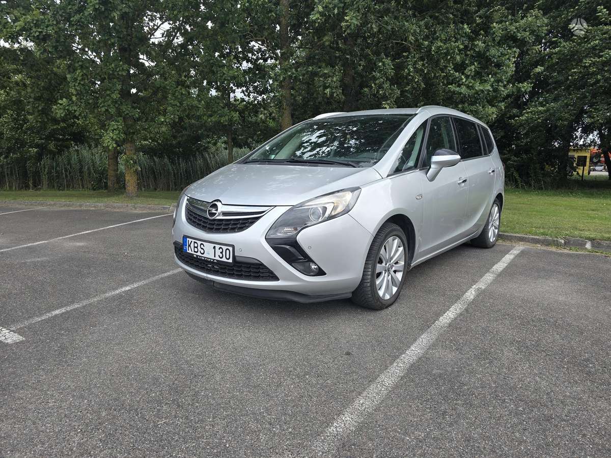 Opel Zafira 2012 — салон